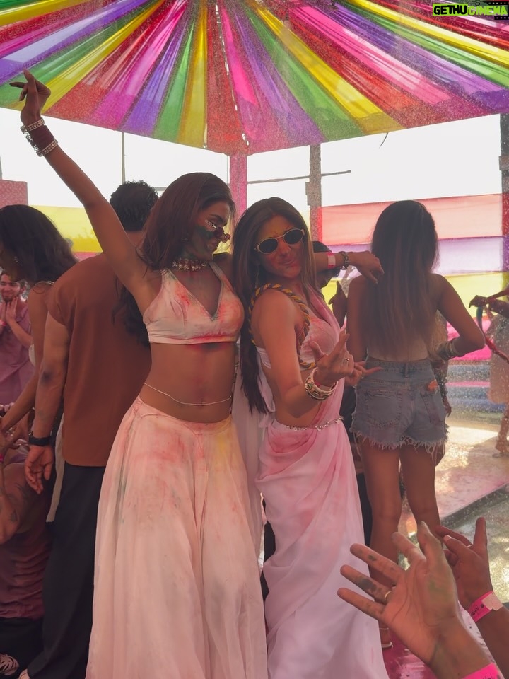 Kanika Mann - 230.9K Likes - We played , we slayed 🌈
#happyholi❤️

.

.
Wearing @anusoru ❤️