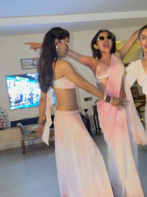 Kanika Mann Instagram - We played , we slayed đ
#happyholiâ¤ď¸
.
.
Wearing @anusoru â¤ď¸