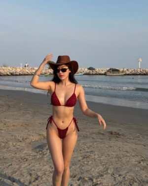 Kanyaphak Pongsak Instagram - ผึ้งชอบสีแดง👙💎🍎