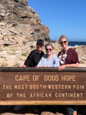 Karen Damen Instagram - Take us back! Wat een droomvakantie.. wat een verjaardagsweek! Veel liefde voor @kirstendamen71 @chrisde_smet @kathleen_aerts @stieviewondertours @droom.guesthouse ♥️