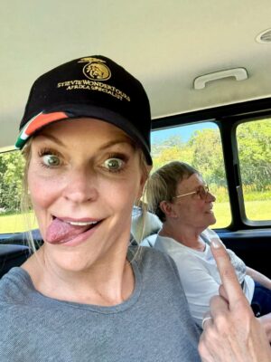 Karen Damen Instagram - Take us back! Wat een droomvakantie.. wat een verjaardagsweek! Veel liefde voor @kirstendamen71 @chrisde_smet @kathleen_aerts @stieviewondertours @droom.guesthouse ♥️