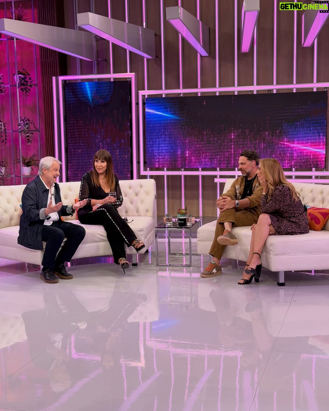 Karen Doggenweiler - 9.9K Likes - ¿MARTES DE POLOLEO? 😍🫰

Neme (@jananeme) está de vuelta en #MuchoGustoMega después de sus vacaciones y nuestra Karen (@karendtv) es la más feliz 🤩

👀 ¡Con invitada de lujo! Moria Casán visitó el estudio y adelantó detalles de “Cuestión de género”, su nueva obra a estrenarse este fin de semana en el Teatro Nescafé de las Artes