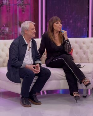 Karen Doggenweiler Instagram - ¿MARTES DE POLOLEO? 😍🫰

Neme (@jananeme) está de vuelta en #MuchoGustoMega después de sus vacaciones y nuestra Karen (@karendtv) es la más feliz 🤩

👀 ¡Con invitada de lujo! Moria Casán visitó el estudio y adelantó detalles de “Cuestión de género”, su nueva obra a estrenarse este fin de semana en el Teatro Nescafé de las Artes