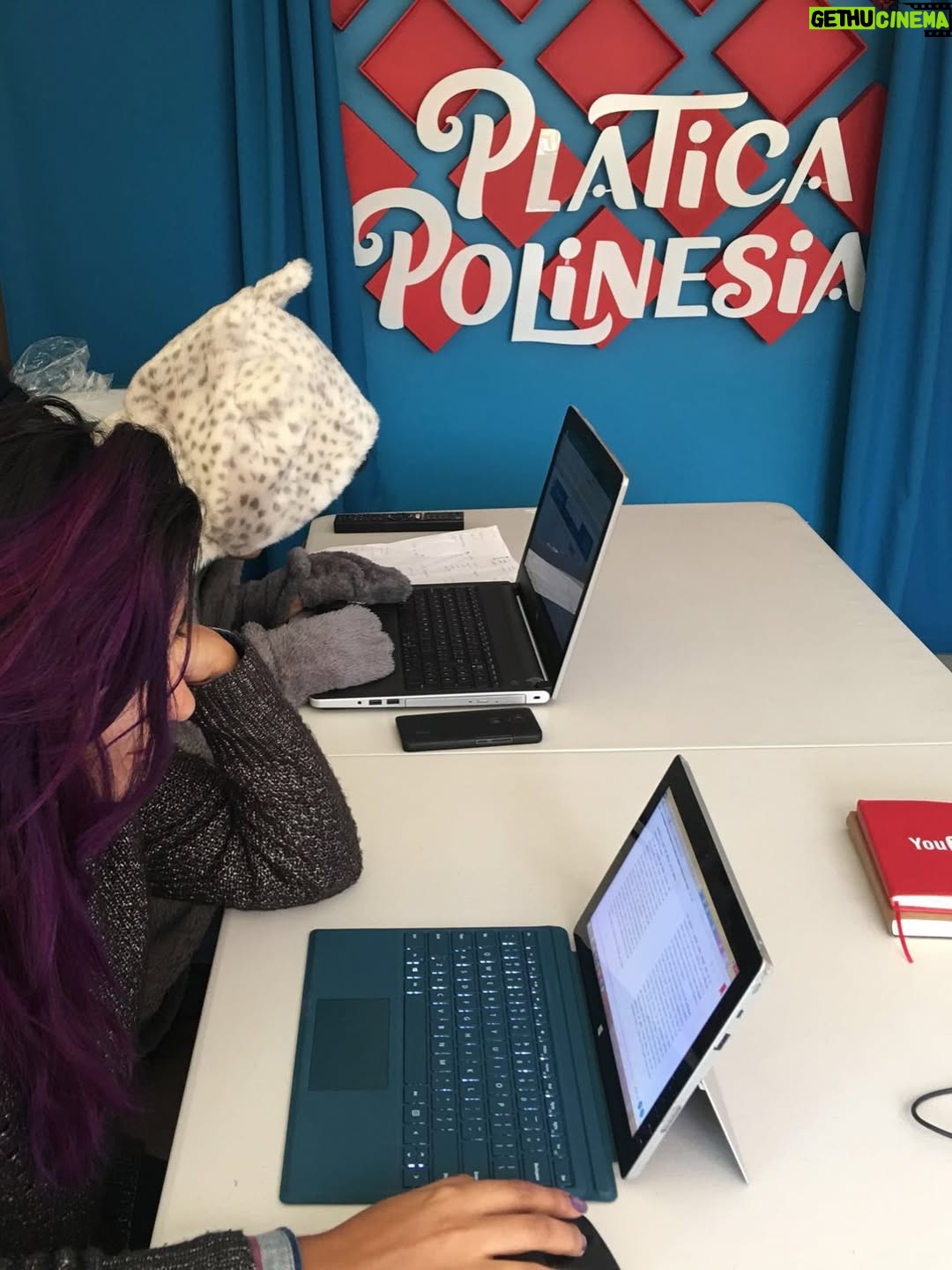 Karen Polinesia - 554.9K Likes - 2016 pt1 

¿Quieren parte 2?