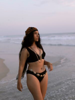 Karen Polinesia Instagram - Atardecer   @etam_mx 
Me fui a bañar al mar 🌊
Y conecte con el poder femenino ✨
