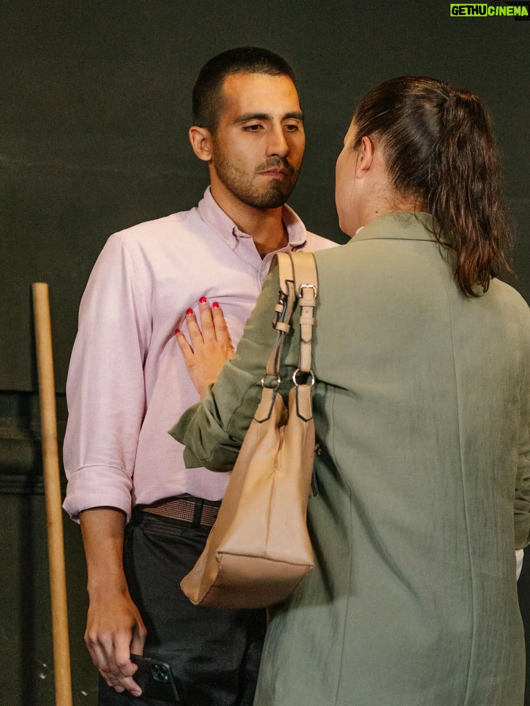 Karina Jordán - 164 Likes - Una mirada a nuestros ensayos. ❤️
Con muchísimo amor los esperamos desde este 28 de Marzo en el @teatrolaplaza 
Las Cosas que se que son verdad dirigida por @galiano________ (que hermoso poder hacer este viaje contigo.)
Mis compañeros son maravillosos todos y purita inspiración así que no te pierdas la chambaza de cada uno de ellos.