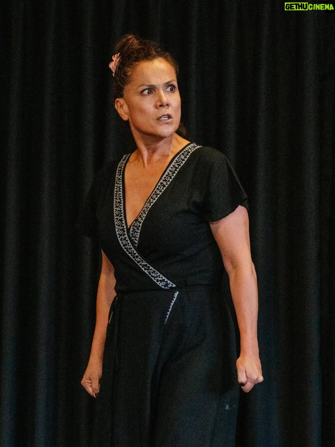 Karina Jordán - 164 Likes - Una mirada a nuestros ensayos. ❤️
Con muchísimo amor los esperamos desde este 28 de Marzo en el @teatrolaplaza 
Las Cosas que se que son verdad dirigida por @galiano________ (que hermoso poder hacer este viaje contigo.)
Mis compañeros son maravillosos todos y purita inspiración así que no te pierdas la chambaza de cada uno de ellos.