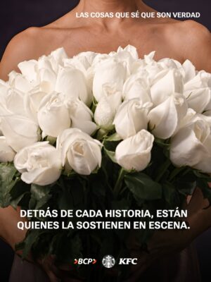 Karina Jordán Instagram - Te presentamos al elenco de “LAS COSAS QUE SÉ QUE SON VERDAD”🤍🌹
Actores que darán vida a una familia que podría ser la de cualquiera de nosotros.
Una historia que nos hará emocionarnos, sonreír, llorar y, quizá, reconocernos en escena.
Elenco:
Mónica Sánchez, Carlos Mesta, Karina Jordán, Sebastián Ramos, Verónica Infantes, Pedro Ibáñez.
LAS COSAS QUE SÉ QUE SON VERDAD
Escrita por Andrew Bovell, Dirigida por K’intu Galiano.
ESTRENO: 28 DE MARZO
🎟️Compra tus entradas en preventa a S/49 y asegura los mejores asientos en el teatro.
🎟️Entradas en el link de nuestro perfil, en la boletería del teatro desde las 3pm, o al WhatsApp 941 365 092.
Gracias a KFC, Starbucks y ВСР.