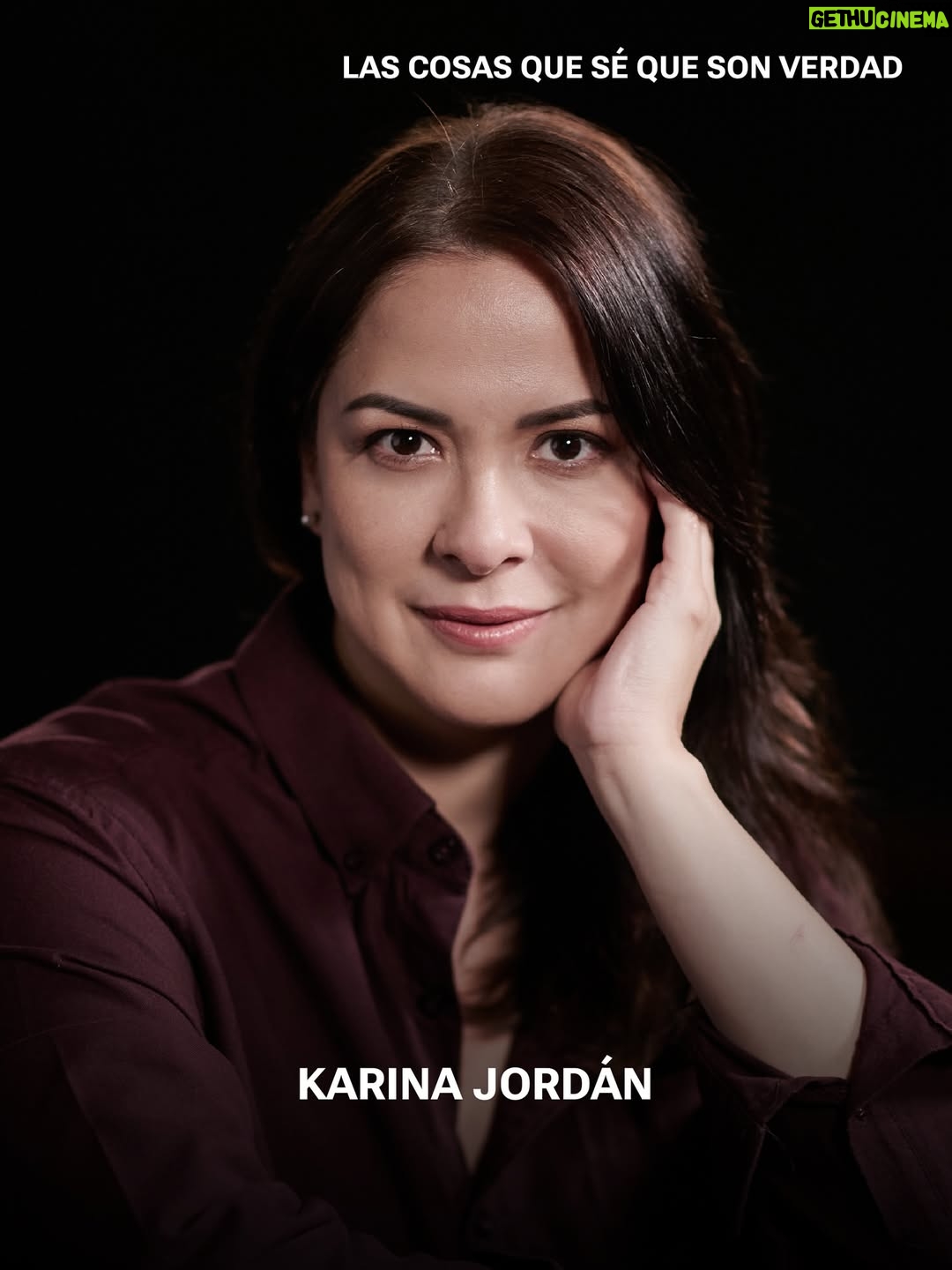 Karina Jordán - 477 Likes - Te presentamos al elenco de “LAS COSAS QUE SÉ QUE SON VERDAD”🤍🌹

Actores que darán vida a una familia que podría ser la de cualquiera de nosotros.
Una historia que nos hará emocionarnos, sonreír, llorar y, quizá, reconocernos en escena.

Elenco:
Mónica Sánchez, Carlos Mesta, Karina Jordán, Sebastián Ramos, Verónica Infantes, Pedro Ibáñez.

LAS COSAS QUE SÉ QUE SON VERDAD
Escrita por Andrew Bovell, Dirigida por K’intu Galiano.
ESTRENO: 28 DE MARZO

🎟️Compra tus entradas en preventa a S/49 y asegura los mejores asientos en el teatro.
🎟️Entradas en el link de nuestro perfil, en la boletería del teatro desde las 3pm, o al WhatsApp 941 365 092.

Gracias a KFC, Starbucks y ВСР.