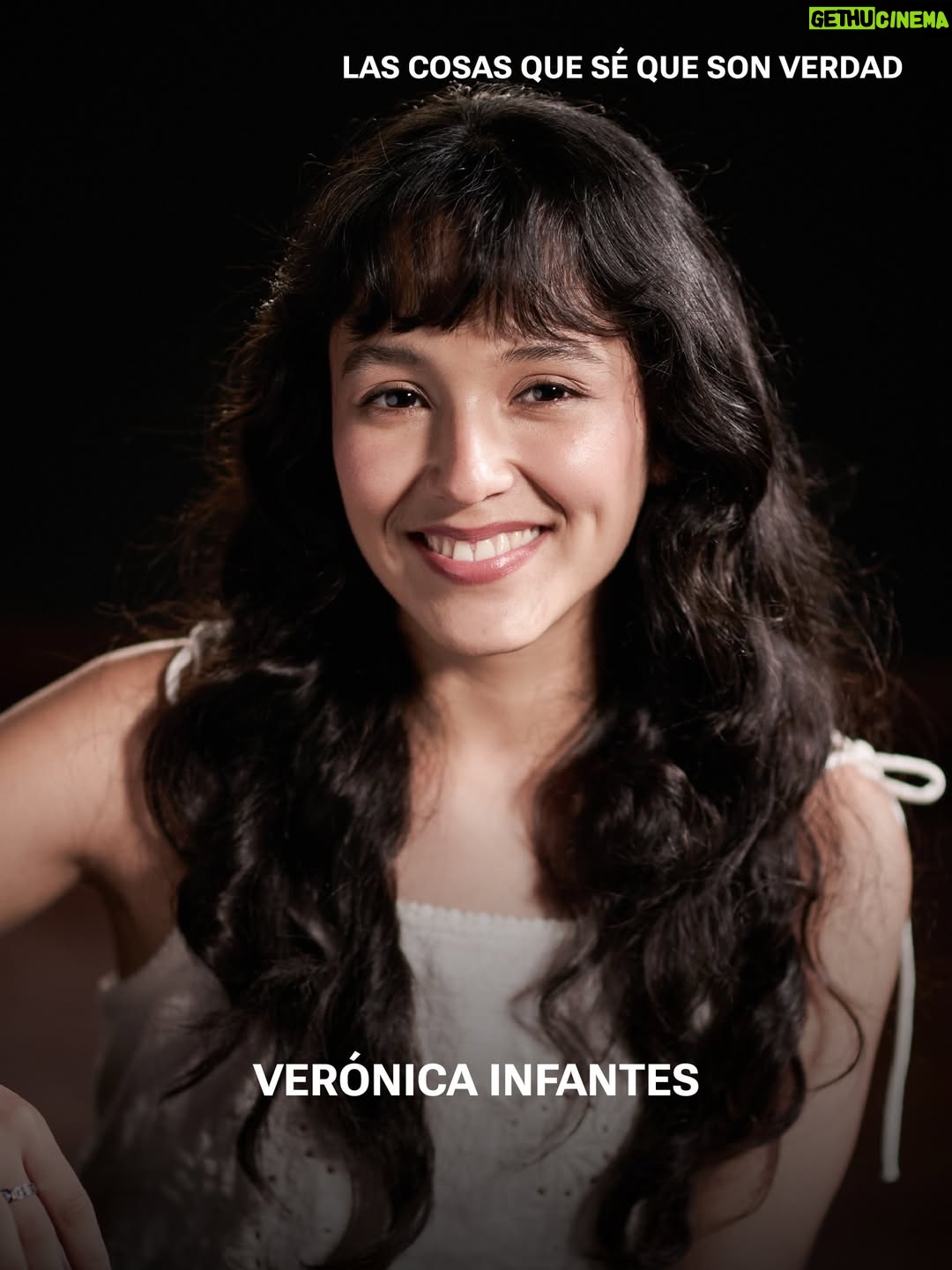 Karina Jordán - 477 Likes - Te presentamos al elenco de “LAS COSAS QUE SÉ QUE SON VERDAD”🤍🌹

Actores que darán vida a una familia que podría ser la de cualquiera de nosotros.
Una historia que nos hará emocionarnos, sonreír, llorar y, quizá, reconocernos en escena.

Elenco:
Mónica Sánchez, Carlos Mesta, Karina Jordán, Sebastián Ramos, Verónica Infantes, Pedro Ibáñez.

LAS COSAS QUE SÉ QUE SON VERDAD
Escrita por Andrew Bovell, Dirigida por K’intu Galiano.
ESTRENO: 28 DE MARZO

🎟️Compra tus entradas en preventa a S/49 y asegura los mejores asientos en el teatro.
🎟️Entradas en el link de nuestro perfil, en la boletería del teatro desde las 3pm, o al WhatsApp 941 365 092.

Gracias a KFC, Starbucks y ВСР.