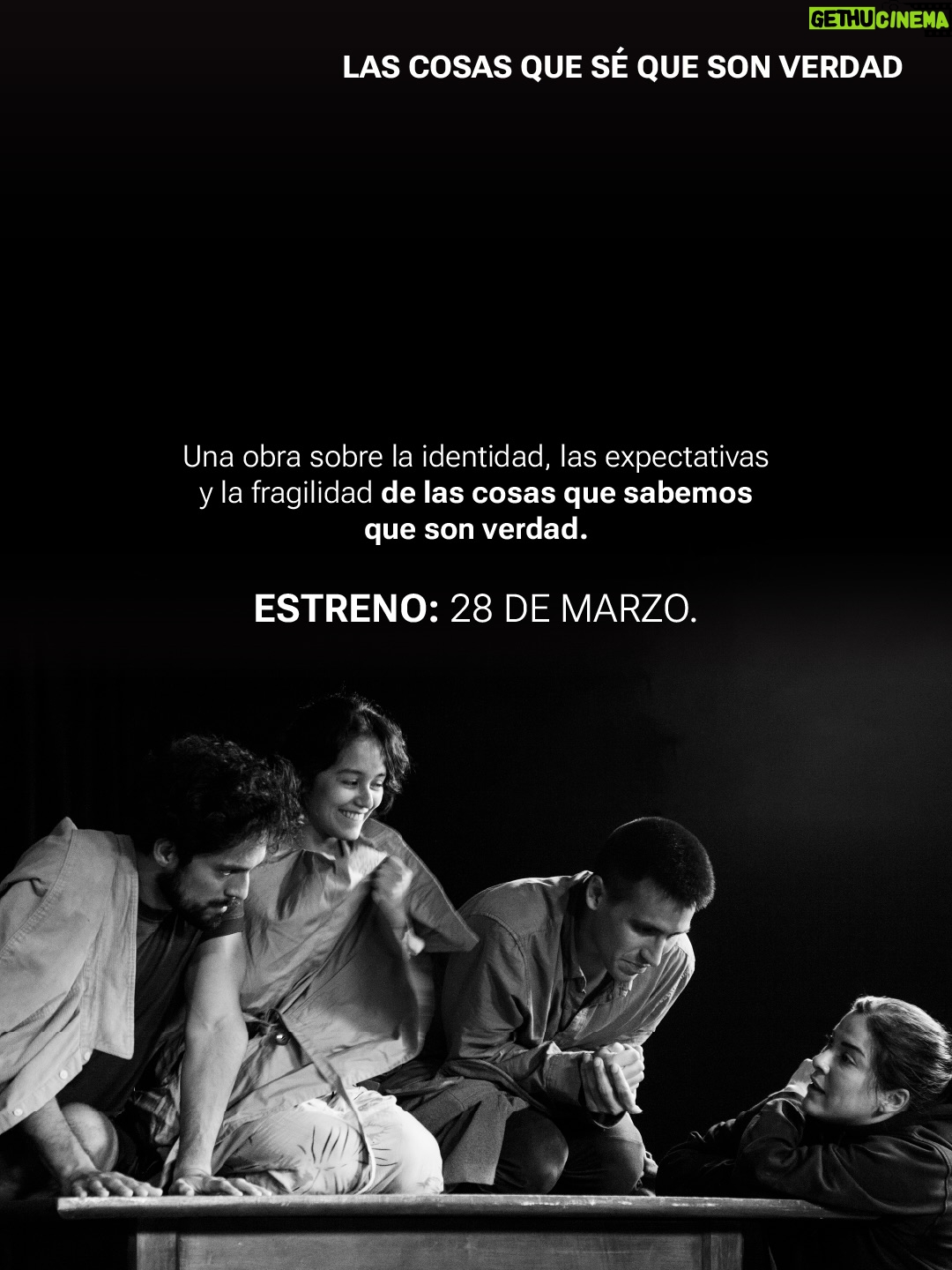 Karina Jordán - 560 Likes - Esta es la historia de una familia que, como la tuya, ha construido su vida sobre certezas. O al menos eso creen.

Una obra sobre crecer, transformarse y aceptar que quienes amamos también pueden ser distintos.

LAS COSAS QUE SÉ QUE SON VERDAD🤍
ESTRENO: 28 DE MARZO

🎟️Compra tus entradas en preventa a S/49 y asegura los mejores asientos en el teatro.
🎟️Entradas en el link de nuestro perfil, en la boletería del teatro desde las 3pm, o al WhatsApp 941 365 092.

Gracias a KFC, Starbucks y ВСР.