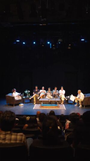 Karina Jordán Instagram - ¿Por qué abrimos nuestras lecturas al público? Porque estar presentes es mirarnos, escucharnos y construir en comunidad.
Así fue nuestro primer encuentro con ”Las cosas que sé que son verdad”, donde actores, director y público compartiendo preguntas, comentarios y emociones para empezar este ritual creativo.
Gracias por ser parte de este comienzo.
Con ustedes, el teatro se siente en casa.🤍
ESTRENO: 28 DE MARZO
🎟️Compra tus entradas en preventa a S/49 y asegura los mejores asientos en el teatro.
🎟️Entradas en el link de nuestro perfil, en la boletería del teatro desde las 3pm, o al WhatsApp 941 365 092.
Gracias a KFC, Starbucks y ВСР.
EL PODER DE ESTAR PRESENTES