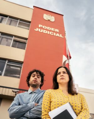 Karina Jordán Instagram - Fotografías y un par de stills de contenidos promocionales para “Todo el años es verano” obra de @alezzzan con @karinajordanm & @luisjaime___
Producción y Asistencia de dirección: @alessandrachocobar
