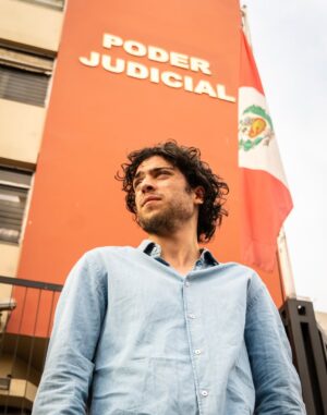 Karina Jordán Instagram - Fotografías y un par de stills de contenidos promocionales para “Todo el años es verano” obra de @alezzzan con @karinajordanm & @luisjaime___
Producción y Asistencia de dirección: @alessandrachocobar
