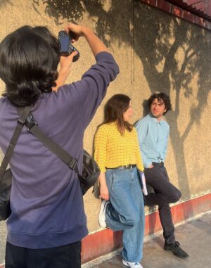 Karina Jordán Instagram - Fotografías y un par de stills de contenidos promocionales para “Todo el años es verano” obra de @alezzzan con @karinajordanm & @luisjaime___
Producción y Asistencia de dirección: @alessandrachocobar