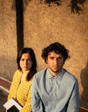 Karina Jordán Instagram - Fotografías y un par de stills de contenidos promocionales para “Todo el años es verano” obra de @alezzzan con @karinajordanm & @luisjaime___
Producción y Asistencia de dirección: @alessandrachocobar