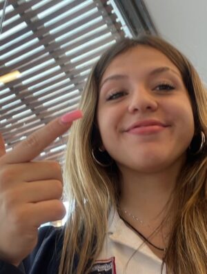 Karina 'La Princesita' Instagram - Ayer fue un día de los que no se borran.  Fin de una etapa como dijo el director, pero comienzo de otra @solcitocwirkaluk Sé que duele y que hay mil preguntas como ¿y ahora qué? Pero en todas, las que sean, siempre con vos siendo todo lo que necesites que sea y por sobre todo tu fan número 1 en lo que sea que hagas. Te amo!!! Y no puedo creerlo que tan rápido pasó el tiempo. Voy a extrañar mucho llevarte al colegio pero te voy a llevar a donde quieras ir. O tal vez me lleves vos a mi 🥹❤️ toda la felicidad mi bebé, mi vida y mi prioridad por siempre. ✨ 💖