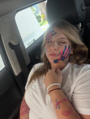 Karina 'La Princesita' Instagram - Ayer fue un día de los que no se borran.  Fin de una etapa como dijo el director, pero comienzo de otra @solcitocwirkaluk Sé que duele y que hay mil preguntas como ¿y ahora qué? Pero en todas, las que sean, siempre con vos siendo todo lo que necesites que sea y por sobre todo tu fan número 1 en lo que sea que hagas. Te amo!!! Y no puedo creerlo que tan rápido pasó el tiempo. Voy a extrañar mucho llevarte al colegio pero te voy a llevar a donde quieras ir. O tal vez me lleves vos a mi 🥹❤️ toda la felicidad mi bebé, mi vida y mi prioridad por siempre. ✨ 💖