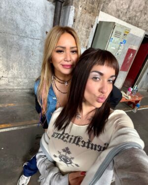 Karina 'La Princesita' Instagram - Gracias Mari por hacerme parte de Quimera, un álbum tan significativo. Fue hermoso compartir y grabar Vuelves Triste. Tenes un equipo maravilloso!!! Que gratificante verte transformar todo en arte, verte estar en cada detalle y darlo todo. 
Fue un gran honor para mí 
@mariabecerra 🥹😍
@xross____ 👏 gracias 🙌🏼