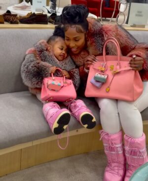 Kash Doll Instagram - Fly just like ya mama 
baby girl you my good karma 
💎#twins #myminime💕 #mommyanddaughter❤️ #kashdollandherbabydoll jumpsuit: @fashionnova