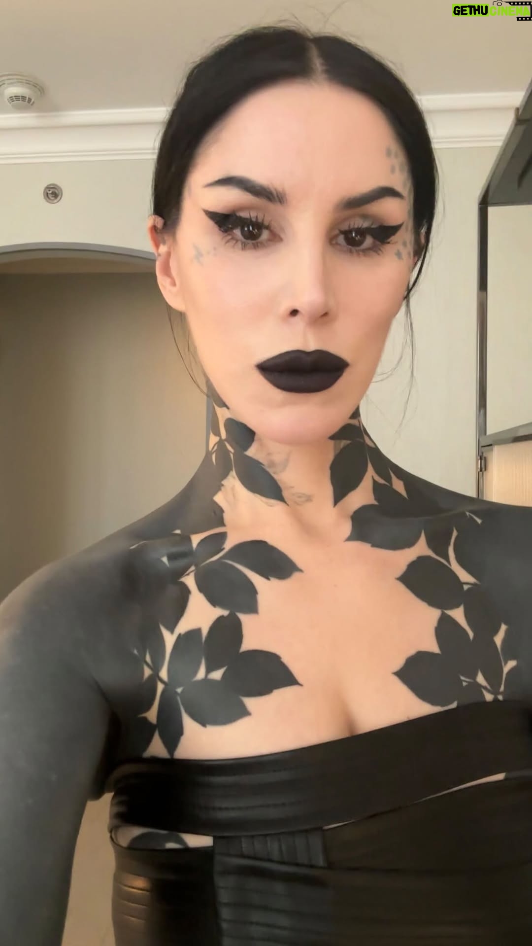 Kat Von D - 154.1K Likes - BFF @officialcharo 💖🖤