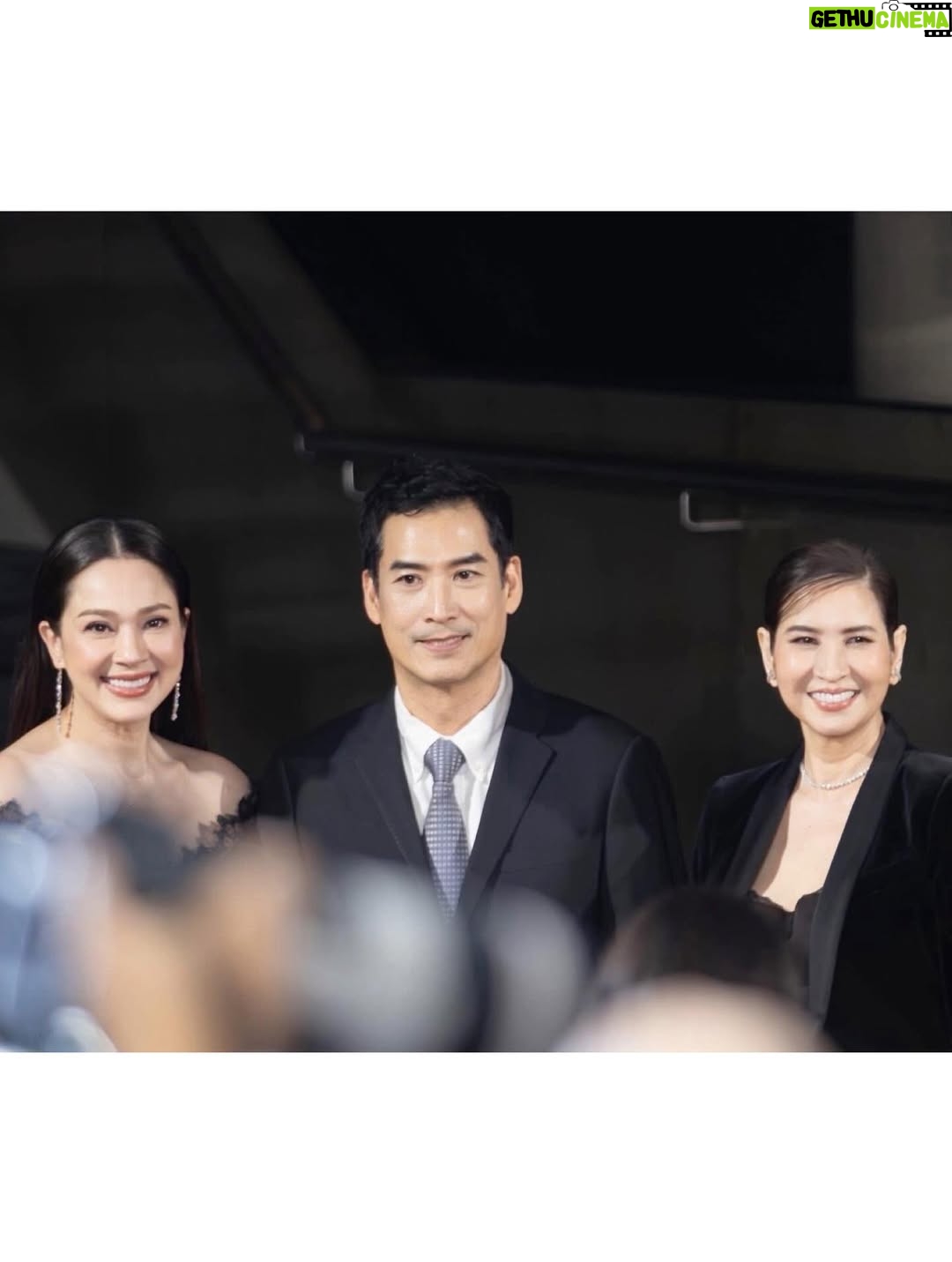 Kathaleeya McIntosh - 4K Likes - ดีใจ มีความสุขและสนุกสนานทุกครั้งที่ได้ทำงานค่ะ 🥰 ใช่ค่ะ…รูปทุกรูปขโมยเค้ามาค่ะ 😝 ไม่ใช่เป็นคนถ่ายรูปหรือถ่ายรูปไม่เก่งนั่นเอง เลยต้องใช้วิธีไปจุ๊บแจงรูปจากท่านอื่นๆมาค่ะ 😚 ดีใจที่ได้เจอทุกคนนะคะ ♥️ ฝากละครเรื่อง สอดสร้อยมาลาด้วยค่ะ รวมไปถึงฝากเรื่อง วิมานอากาศ(Sky Castle) และ อรุณรุ่งด้วยค่ะ 🙇🏻‍♀️💕 (ขอบคุณรูปจากเจ้าของรูปทุกท่านมา ณ ที่นี้ด้วยนะคะ 🙏🏻😍 เชิญใส่เครดิตได้ตามอัธยาศัยค่ะและขออภัยที่ไม่ได้ขอก่อนเพราะจำไม่ได้ว่าขโมยมาจากใครบ้างอ่ะค่ะ 😁) #สอดสร้อยมาลา #วิมานอากาศ #อรุณรุ่ง #oneสนั่นจอ2026