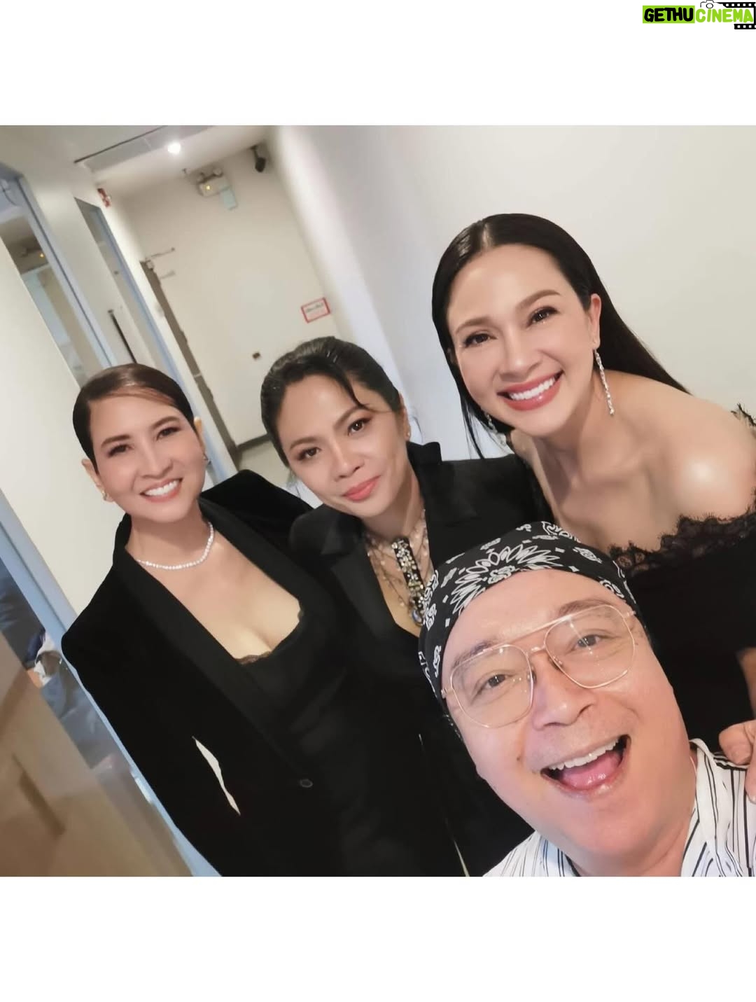 Kathaleeya McIntosh - 4K Likes - ดีใจ มีความสุขและสนุกสนานทุกครั้งที่ได้ทำงานค่ะ 🥰 ใช่ค่ะ…รูปทุกรูปขโมยเค้ามาค่ะ 😝 ไม่ใช่เป็นคนถ่ายรูปหรือถ่ายรูปไม่เก่งนั่นเอง เลยต้องใช้วิธีไปจุ๊บแจงรูปจากท่านอื่นๆมาค่ะ 😚 ดีใจที่ได้เจอทุกคนนะคะ ♥️ ฝากละครเรื่อง สอดสร้อยมาลาด้วยค่ะ รวมไปถึงฝากเรื่อง วิมานอากาศ(Sky Castle) และ อรุณรุ่งด้วยค่ะ 🙇🏻‍♀️💕 (ขอบคุณรูปจากเจ้าของรูปทุกท่านมา ณ ที่นี้ด้วยนะคะ 🙏🏻😍 เชิญใส่เครดิตได้ตามอัธยาศัยค่ะและขออภัยที่ไม่ได้ขอก่อนเพราะจำไม่ได้ว่าขโมยมาจากใครบ้างอ่ะค่ะ 😁) #สอดสร้อยมาลา #วิมานอากาศ #อรุณรุ่ง #oneสนั่นจอ2026