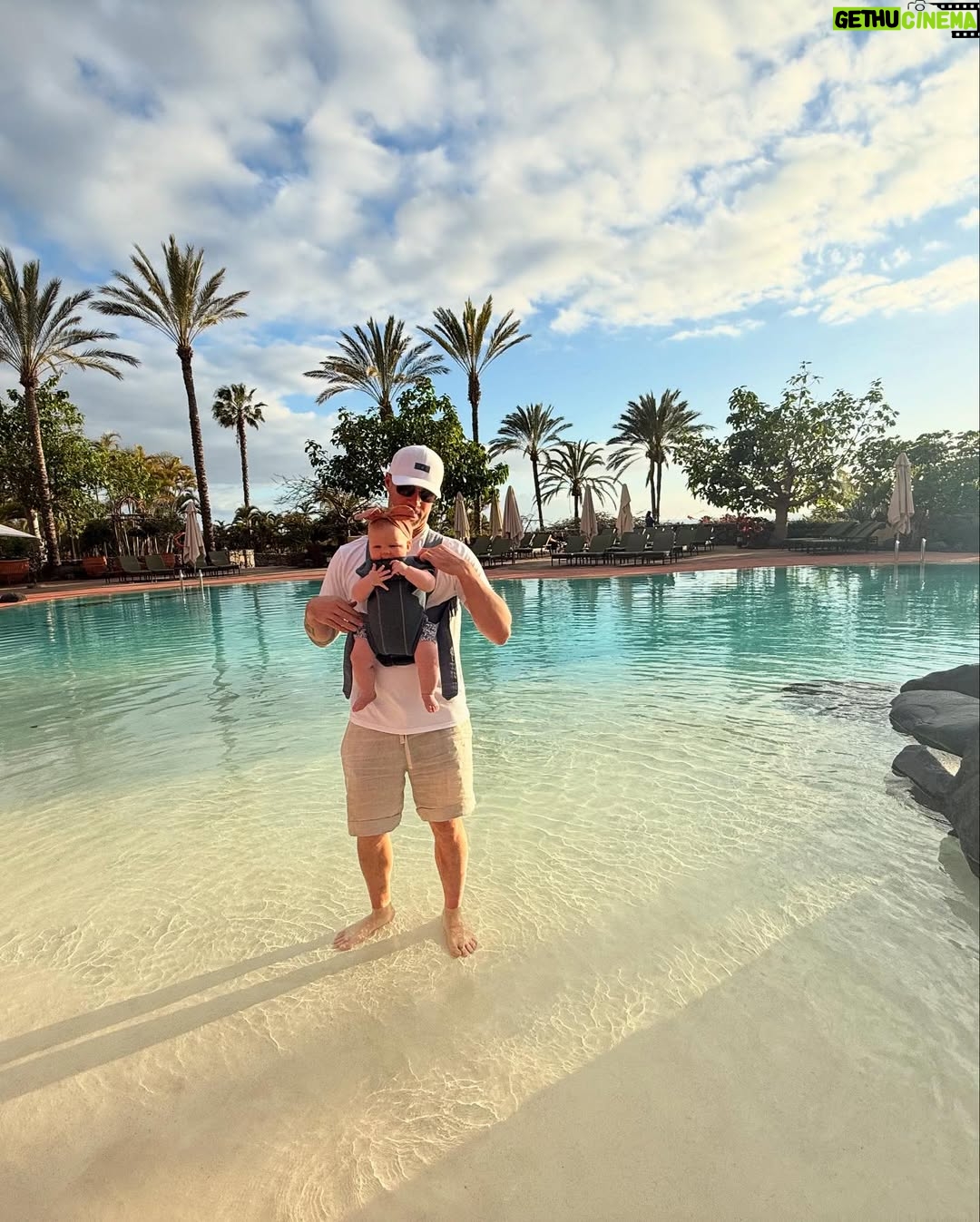 Katherine Ryan - 8.4K Likes - So great to be able go on holiday with the whole family, kick back and relax:) ☀️💗🫨 @kathbum @ritzcarltonabama
