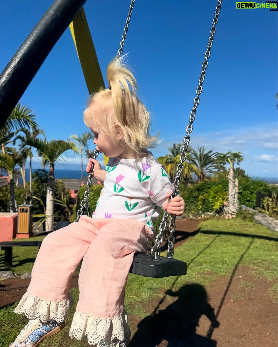 Katherine Ryan - 8.4K Likes - So great to be able go on holiday with the whole family, kick back and relax:) ☀️💗🫨 @kathbum @ritzcarltonabama