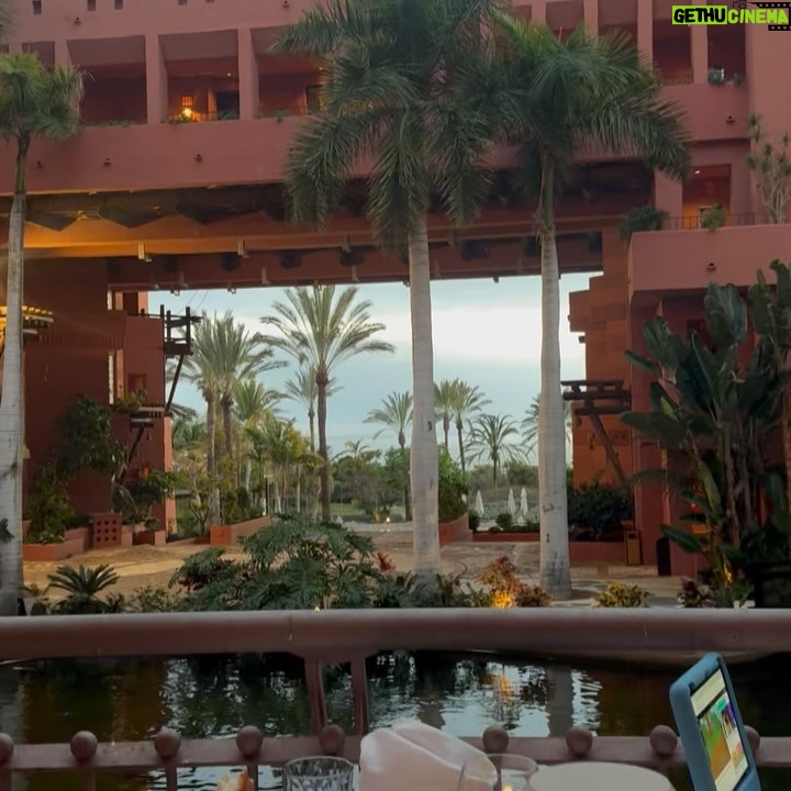 Katherine Ryan - 8.4K Likes - So great to be able go on holiday with the whole family, kick back and relax:) ☀️💗🫨 @kathbum @ritzcarltonabama