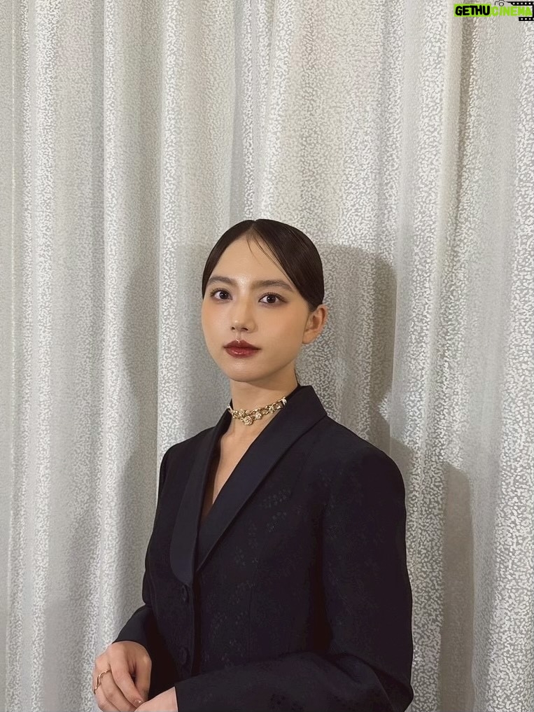 Kaya Kiyohara - 59.6K Likes - 本日より、
Netflixシリーズ『イクサガミ』放送開始です。
⁡
たくさんのスタッフ・キャストの皆さんと築き上げた、様々な情熱で満ちたこの世界を
どんと受け止めていただけたら嬉しいです。
⁡
そしてイベントにお越しくださった皆さま、
生配信をご覧くださった皆さま
本当にありがとうございました。
⁡
麗しいドレスに身を包んで
心なしか背筋も伸びている私を添えて。
.
#イクサガミ
#LastSamuraiStanding
#Netflix
⁡
#dior
#DiorJoaillerie