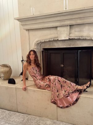 Kayla Ewell Instagram - It’s spring soirée season, and this time, the glamour is all thanks to @lulus 🌷with something for every occasion, get ready to turn heads when you use coupon code KAYLAE20 for 20% off your first order💕
#luluspartner #lovelulus