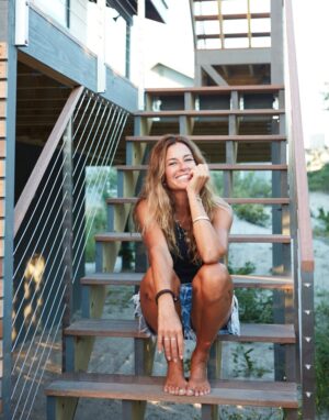 Kelly Jean Killoren Instagram - Sunday state of mind: cozy, calm, and a little bit glam. ✨ Resting, resetting, and reaching for what’s next.

#KKB #KellyKillorenBensimon #TheKKBEdit #SundayMood #WeekendVibes #ChicAndCozy #StyleAndStillness #NYCMoments #SelfCareSunday