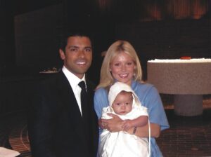 Kelly Ripa Instagram - Happy birthday to the Broadway bound newborn who is 23 years old today! We love you Joaquin, you are a bright light in this world! 🎉🎉🎉🎉🎂🎂🎂🎂⭐️⭐️⭐️⭐️