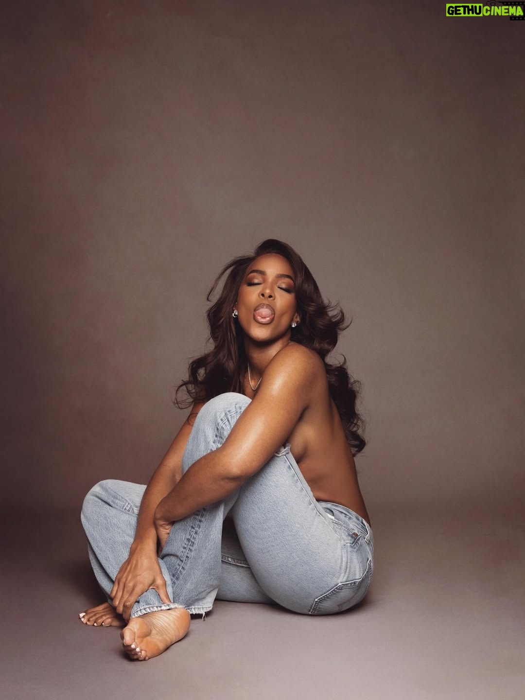 Kelly Rowland - 450.5K Likes - This is 45