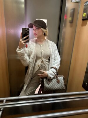 Kelly Vedovelli Instagram - 🤰🏼 💫 c’est réel vous pensez ?
