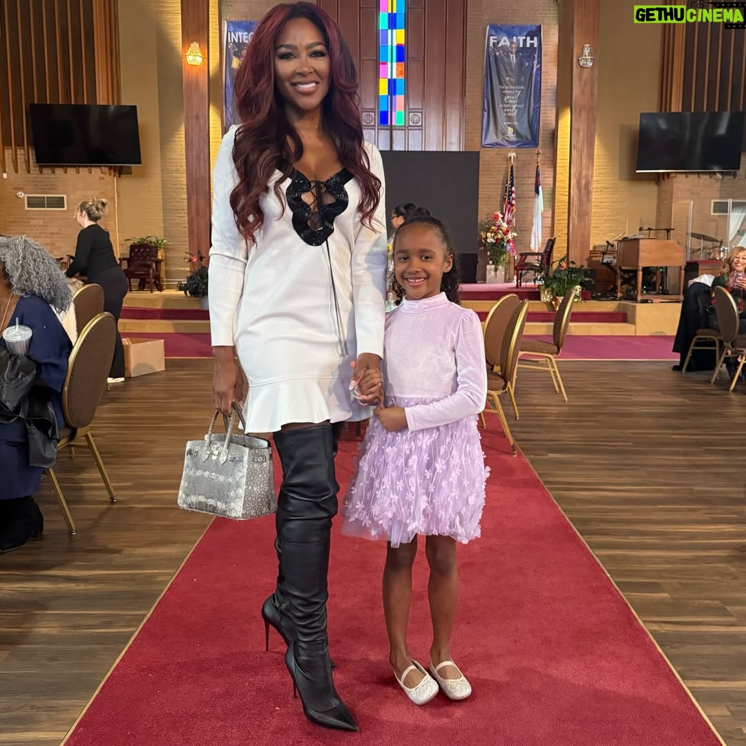 Kenya Moore - 74.4K Likes - 95 years young! The matriarch of the family turns 95 years old! What a blessing that my daughter has the honor of knowing her great grandmother and meeting her grandmother (my mother) for the first time.

#lifeisgood #family #love #generations #kenyamoore