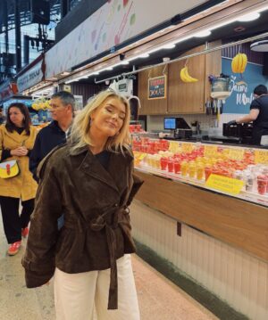 Keyyo Instagram - Har officiellt bestämt mig! Här kommer en manifestation till universum om att jag vill göra ett program om mat!!!! Tänk att ha “ÄTA” som arbetsuppgift??? Dags att ta sitt kall på allvar 2026 😤🌭🍜🍿🍇🧀🥢