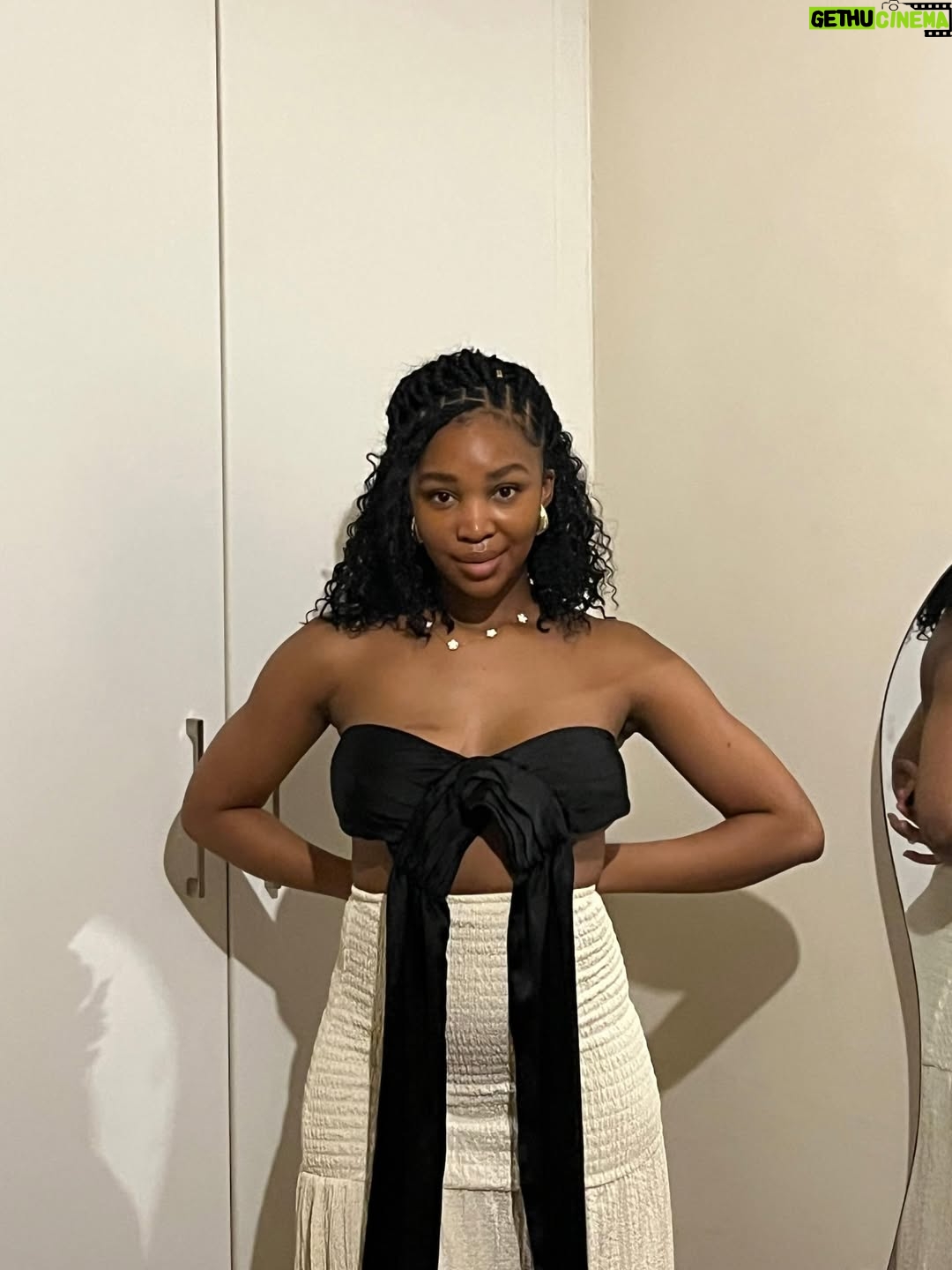 Khosi Ngema - 118.1K Likes - It’s been a tiiiiiime🥹😩🥰

Finding pleasure and beauty in the little things these days. Truly taking things one day at a time because there is literally no other way over here kwa-new motherhood😂😅. Feeling inspired to create in new ways. Love it here! 

PS. you are love, you are light!🤍🧿