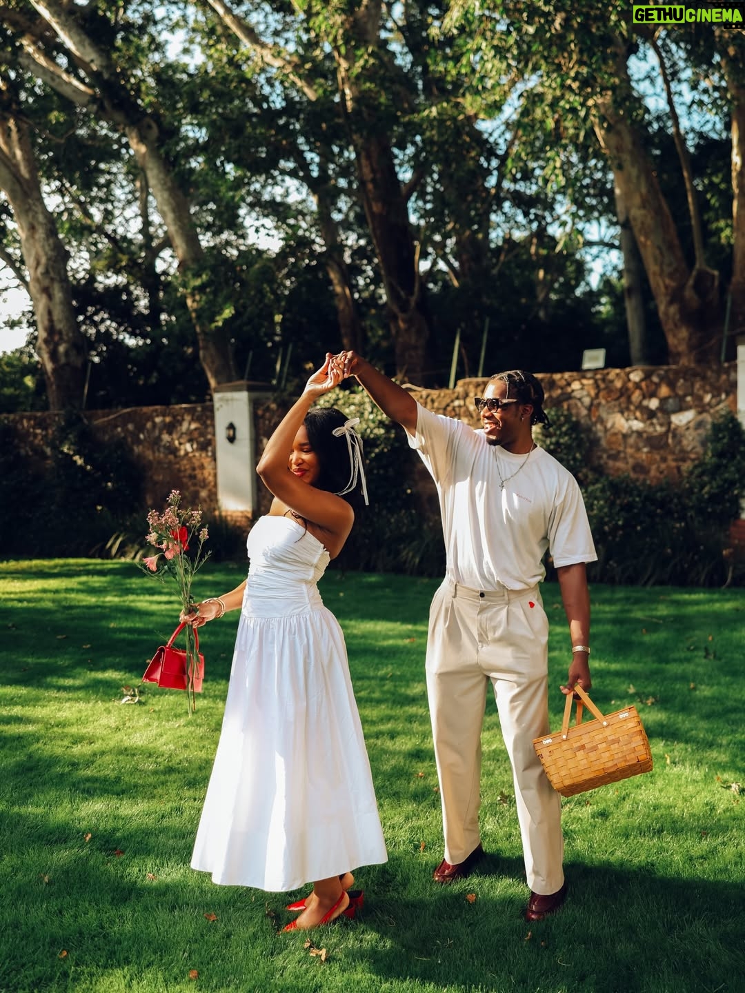 Khosi Ngema - 118.1K Likes - It’s been a tiiiiiime🥹😩🥰

Finding pleasure and beauty in the little things these days. Truly taking things one day at a time because there is literally no other way over here kwa-new motherhood😂😅. Feeling inspired to create in new ways. Love it here! 

PS. you are love, you are light!🤍🧿