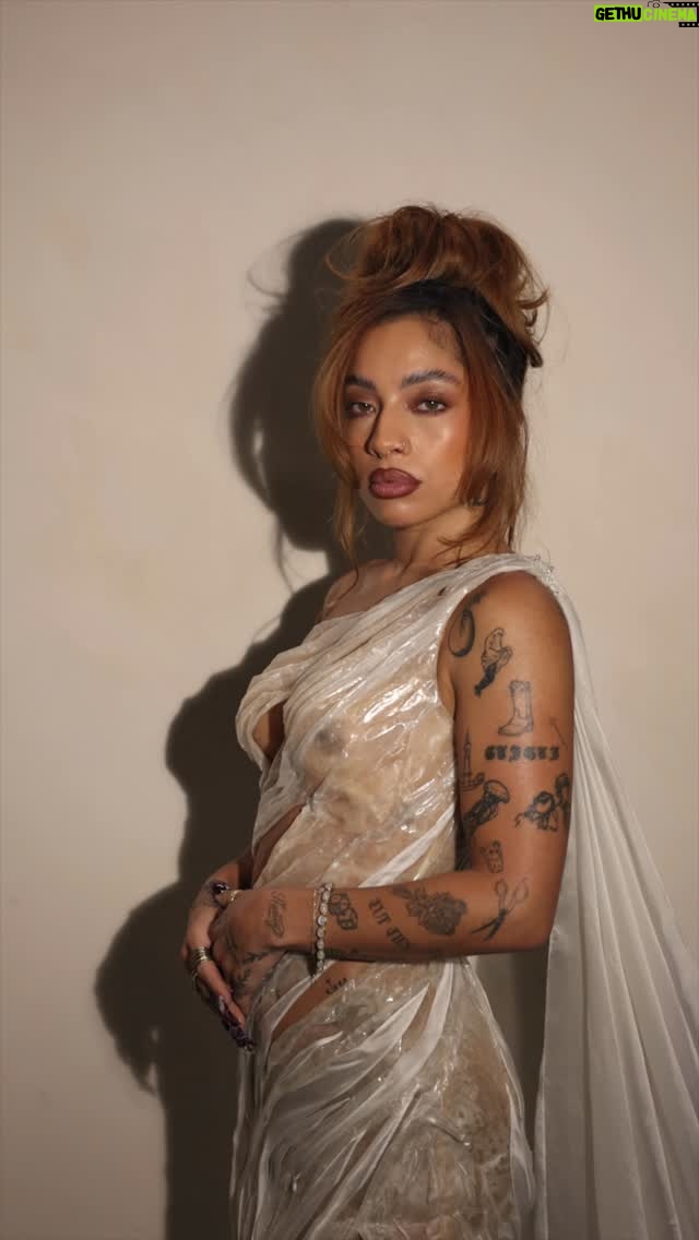 Kiana Ledé - 6.2K Likes - Weakness ft. Chlöe visualiza is out now 
🩸✂️🤍 #linkinbio