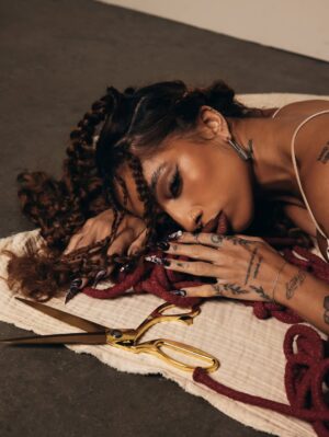 Kiana Ledé Instagram - Cut ties has been such an important project for me bc these songs all represent a time where I had to decide what was servin me in my life. I hold onto relationships for way too long bc im a loyal bitch but im so good at cuttin people off once I feel betrayed in any way. I live in a world of extremes and sometimes it shocks people how easy I make it seem. While makin this album, I was processin whether that’s a toxic trait or not. That was only a part of the process.  And now I realize sometimes just cuttin them off doesn’t feel harsh enough for me… but we’ll talk about that another time 🩸✂️🤍
#CutTiesDeluxe out now! #LinkInBio