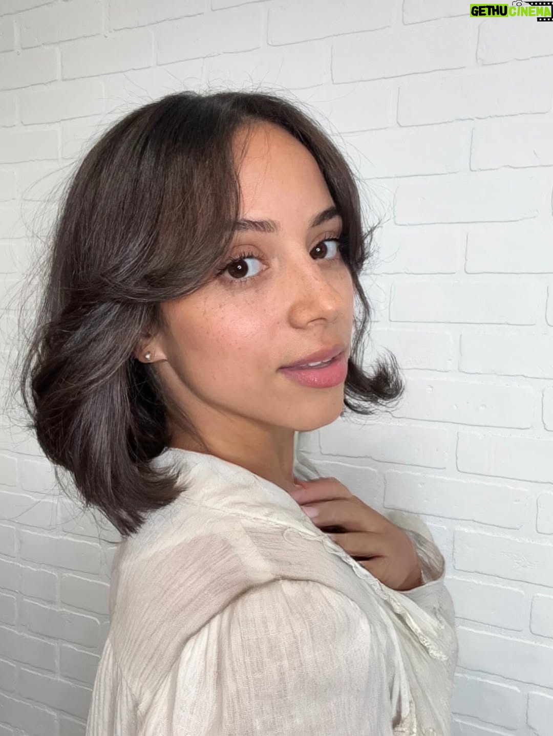 Kiana Madeira - 7.7K Likes - feeling just a tad more weightless 🧚🏽‍♀️

@yourfuturehairdresserr ♥️
