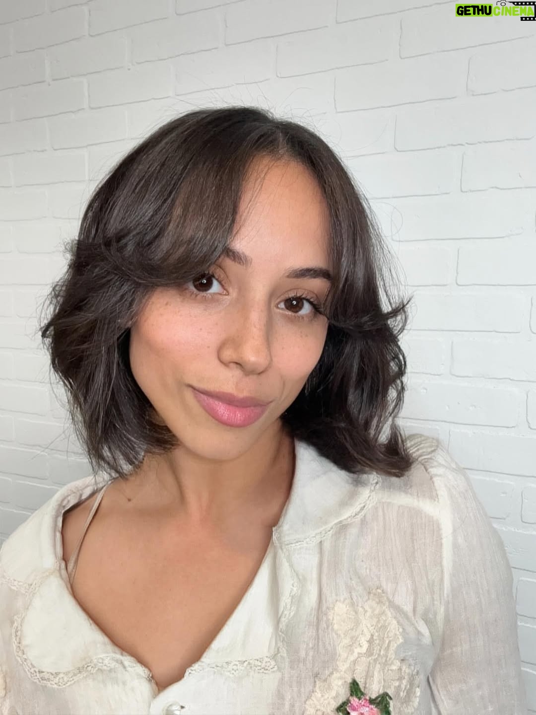 Kiana Madeira - 7.7K Likes - feeling just a tad more weightless 🧚🏽‍♀️

@yourfuturehairdresserr ♥️