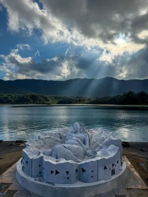 Kiko Mizuhara Instagram - I feel truly honored to have been part of this very special project — the creation of Ocean Gaia, an underwater sculpture by Jason Decaires Taylor @jasondecairestaylor , now resting in the beautiful ocean of my beloved Tokunoshima 🌊🤍

This project has been in the making for nearly two years. So many hearts, hands, and hopes came together to bring this vision to life.

The sculpture lies gently on the seabed, just a short distance from the shore, at a depth of 5 meters.
It was created in the image of my calm expression, standing 2 meters tall, 5.5 meters wide, and weighing 45 tons — the very first large-scale underwater sculpture ever installed in Japan.

As part of the coral reef, the piece features openings that allow fish and other marine life to move freely in and out, making it not only a work of art but also a new home for the ocean’s ecosystem.
Its soft, swirling form was inspired by the intricate sand patterns created by Amami Hoshizara puffer fish🐡, as well as the gentle curves of the island’s mountain range.

Tokunoshima is known for its longevity, vibrant birth rate, and deep connection to nature.
The mountain ridge at the island’s center resembles the silhouette of a pregnant woman — a symbol of life itself. Ocean Gaia was born from the Gaia myth, embodying the bond between people and the sea, and celebrating the cycle of life 🌿

As more young people leave the island for the cities, my hope is that this piece will spark a renewed connection to the ocean, nature, and culture for the next generation. And maybe, it will inspire more people to fall in love with the sea and look more closely at the natural world around us ❤️

Being underwater and seeing Ocean Gaia for the first time as it began to breathe with the ocean was unforgettable — a truly special birthday memory I’ll carry with me forever.

I can’t wait to watch how this sculpture slowly becomes part of the reef, a home for coral and marine life, and how its story will be woven into the ocean over time 🌊✨

Thank you from the bottom of my heart to everyone in Tokunoshima.