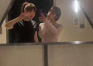 Kim Bo-ra Instagram - #la @akmu_suhyun 🤝🏻