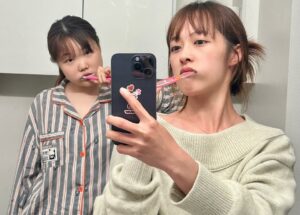 Kim Bo-ra Instagram - #la @akmu_suhyun 🤝🏻