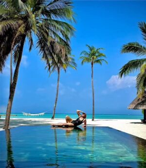 Kim Cattrall Instagram - A dream come true spending an extraordinary vacation at One&Only Reethi Rah @ooreethirah @ooresorts 😎💋❤️