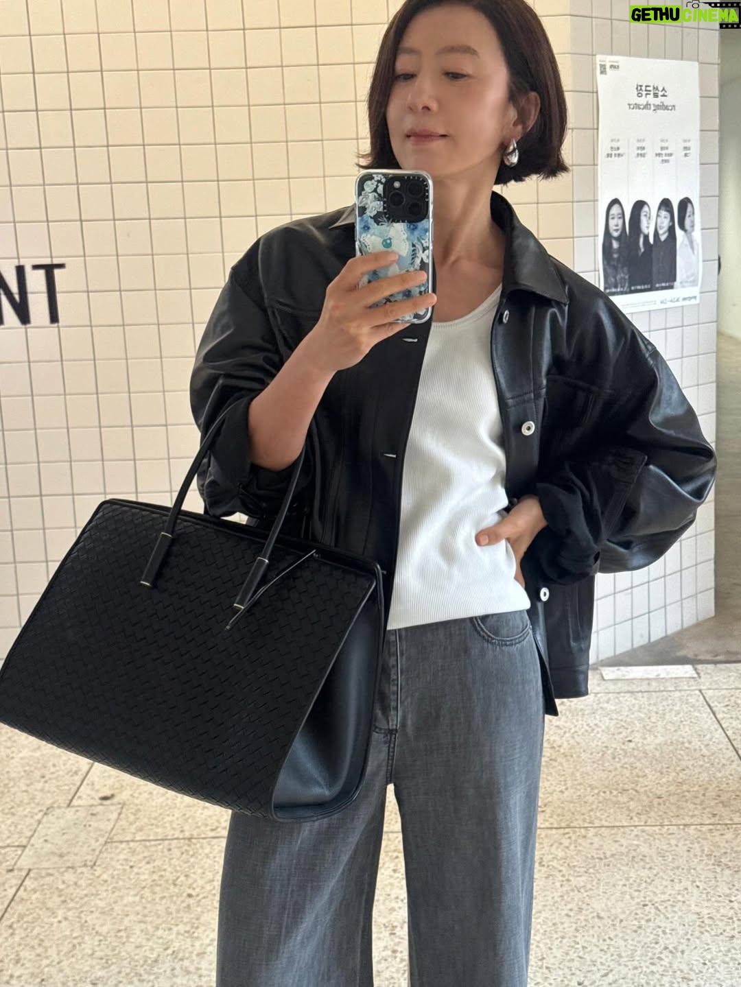 Kim Hee-ae - 24.6K Likes - 저는 잘 모르지만, 너무 멋진 전시였어요!
끝나기 전에 가보길 잘했어요📸

#김희애 #KIMHEEAE @NEWBOTTEGA #제품제공