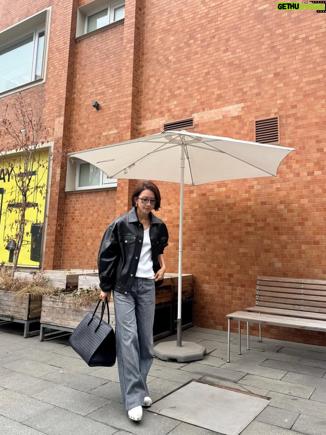 Kim Hee-ae - 24.6K Likes - 저는 잘 모르지만, 너무 멋진 전시였어요!
끝나기 전에 가보길 잘했어요📸

#김희애 #KIMHEEAE @NEWBOTTEGA #제품제공